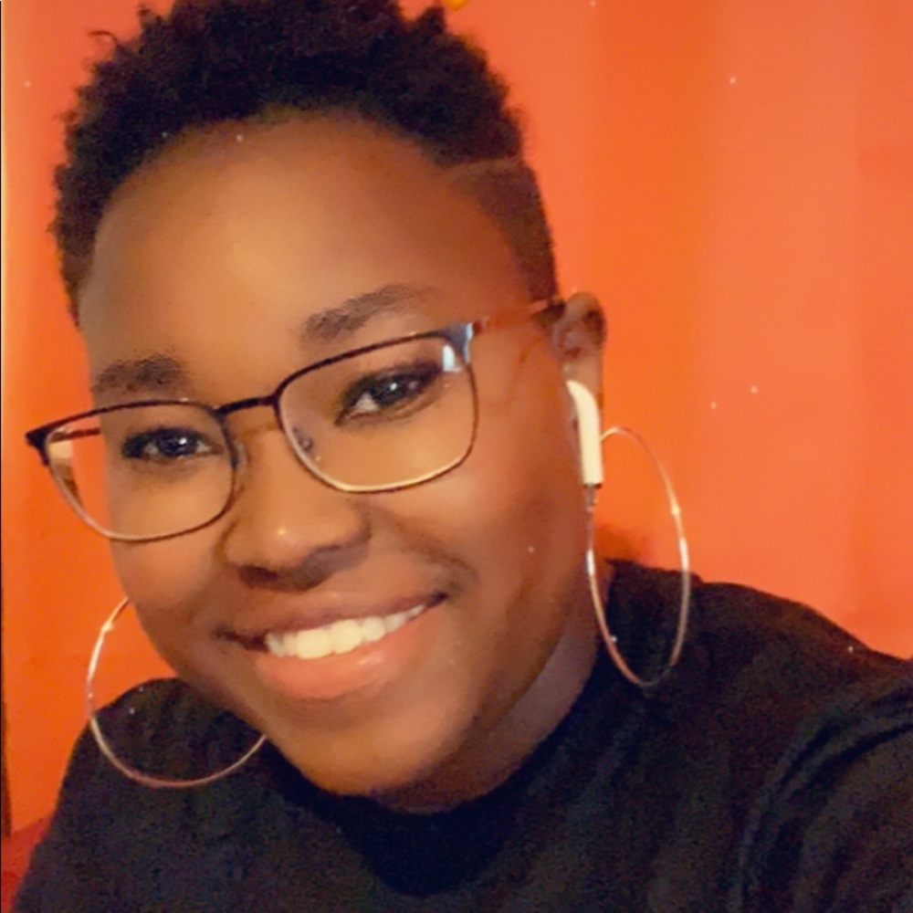 Meet your Posher, Alexis